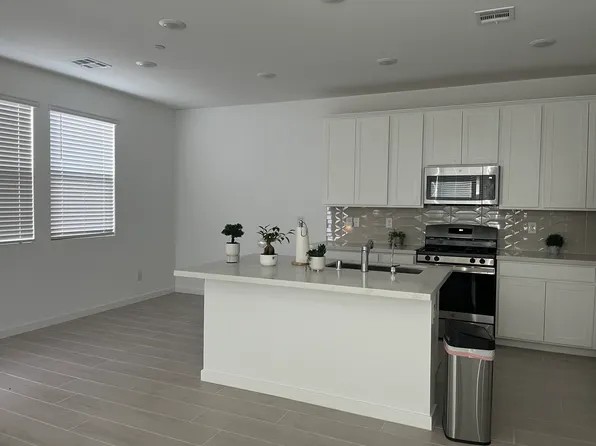 377 Powell Crest Dr, Henderson, NV 89015