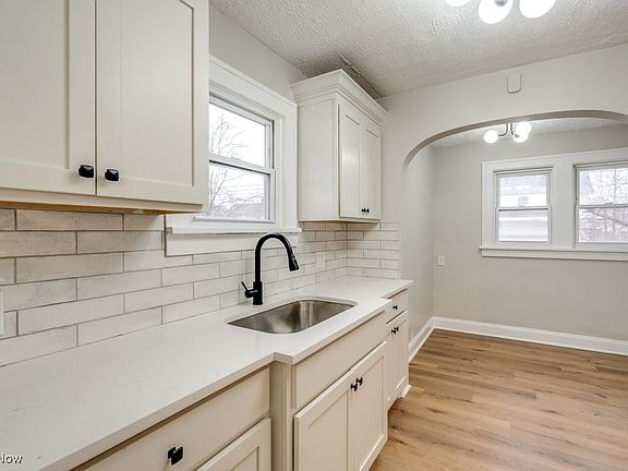 5th image of 19331 Ormiston Ave