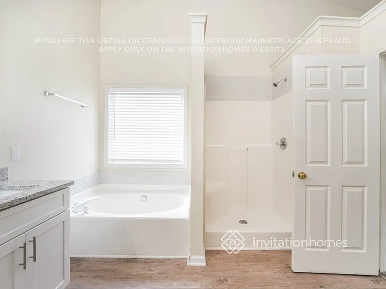 1429 Fall River Dr — Photo 13