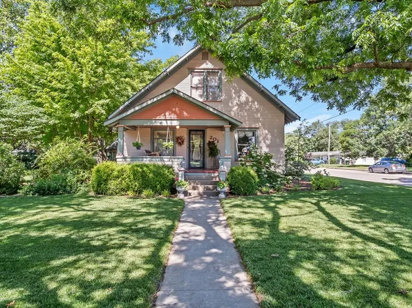 201 S Main St, Hesston, KS 67062