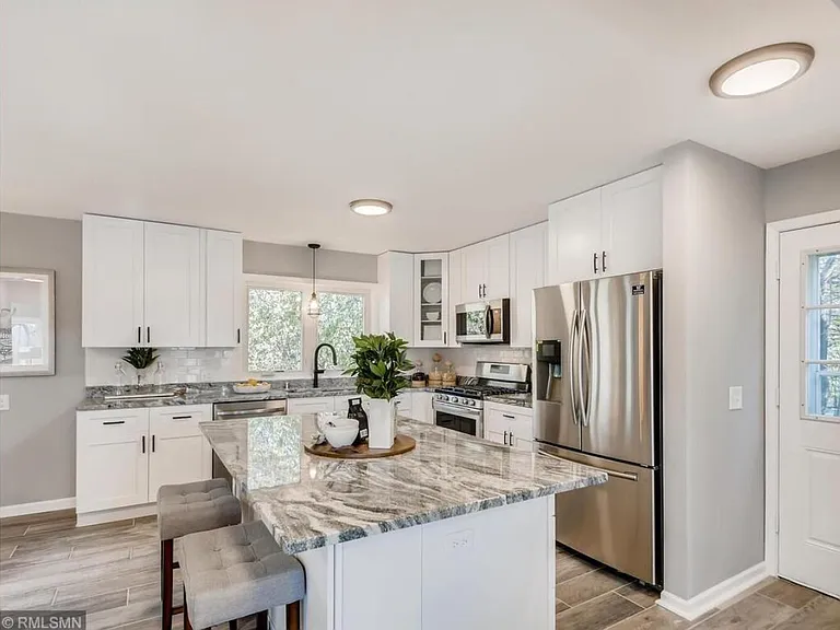 14104 Knollway Dr N — Photo 3