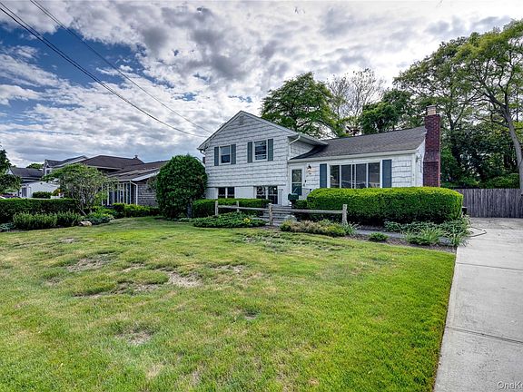 3rd image of 714 Tanglewood Road