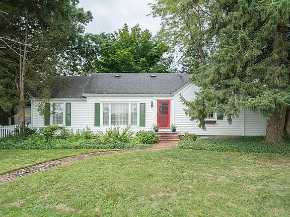 2nd image of 4493 Valley View Ave