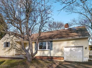 16 Old Manor Rd, Holmdel, NJ 07733