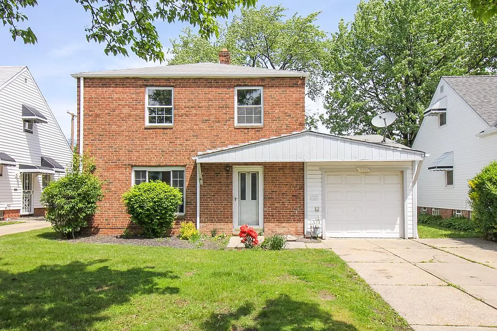 21351 Morris Ave photo 1