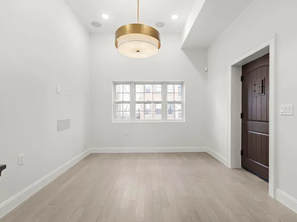 133 Clifton Place image 2 of 20