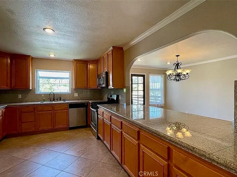 1049 Evergreen Ct — Photo 13