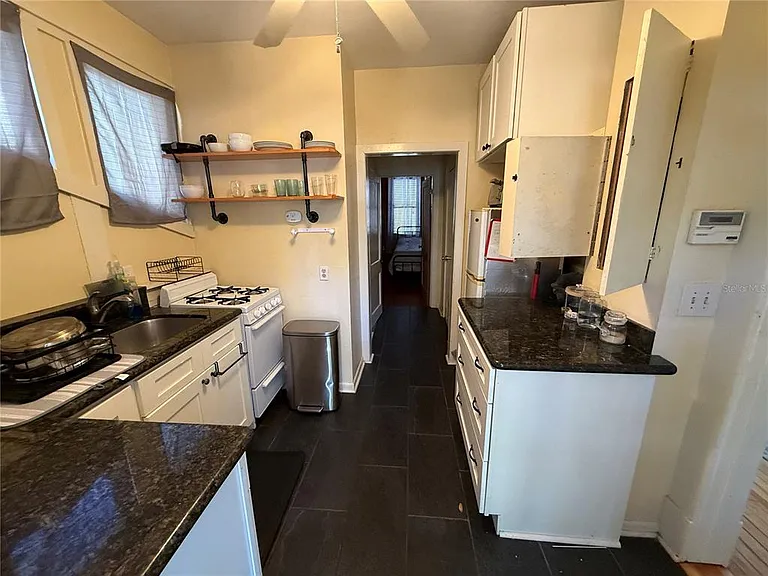 824 E University Ave #B — Photo 3