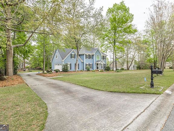 4th image of 305 Rivoli Chase