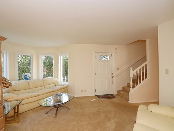 5th image of 609 Country Club Dr