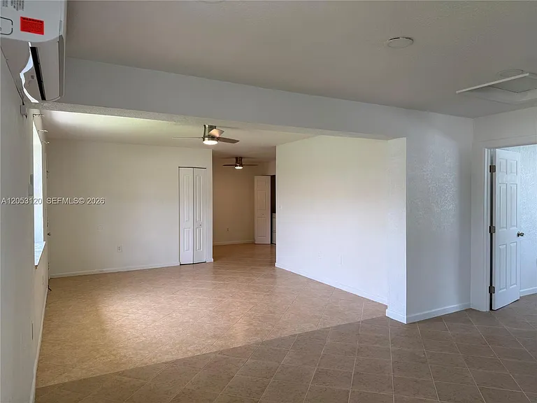 2120-2122 Thomas St #2122 — Photo 5