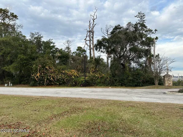 104 Harkers Point Road, Harkers Island, NC 28531