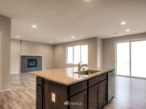 5th image of 2841 Cassius Street NE #164