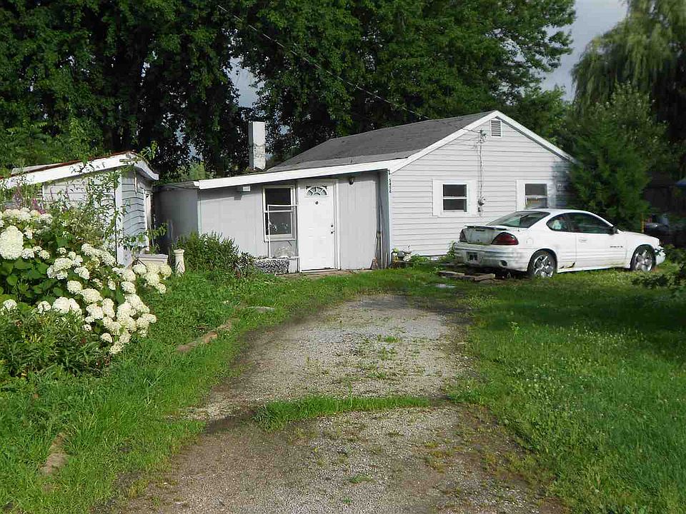 1st image of 5456 N Oak Dr