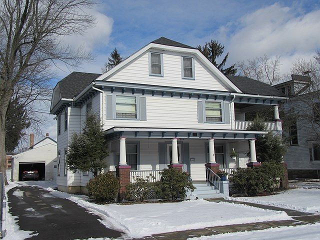 1st image of 368 W 1st St