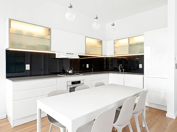 4th image of 204 Montrose Ave APT 3B