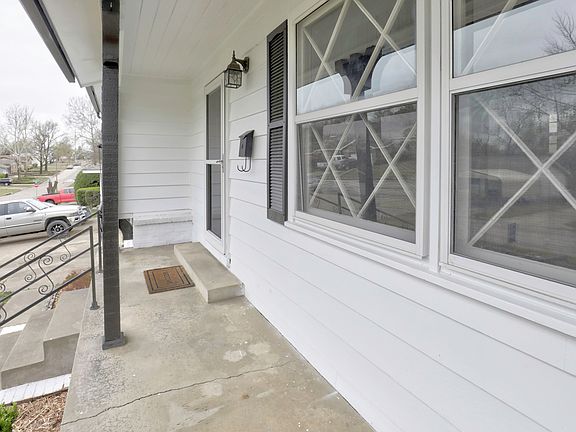 5th image of 514 N Moccasin Pl