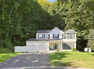 2 Chaucer Cir, Baldwinsville, NY 13027