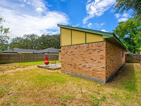 3rd image of 3122 Edgewood Drive