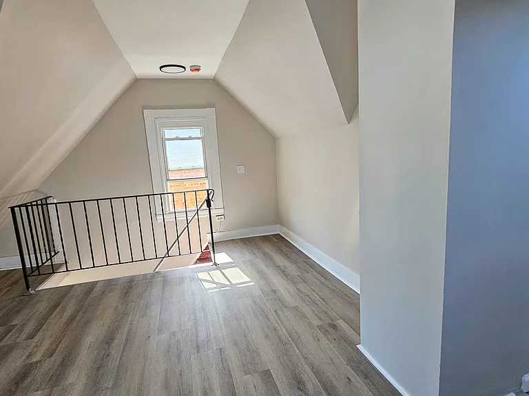 800-03 George St #3 — Photo 2