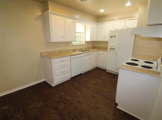 645 SW 1st Pl, Moore, OK 73160