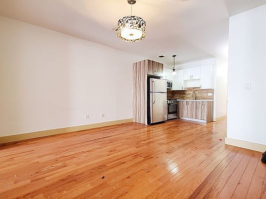 1st image of 211 Boerum St #1R