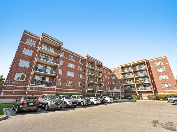 4210 N Natchez Ave APT 304, Chicago, IL 60634
