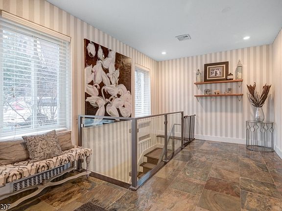 4th image of 239 Conway Ct