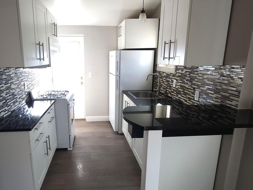 1st image of 832 Sullivan Ln #1/2