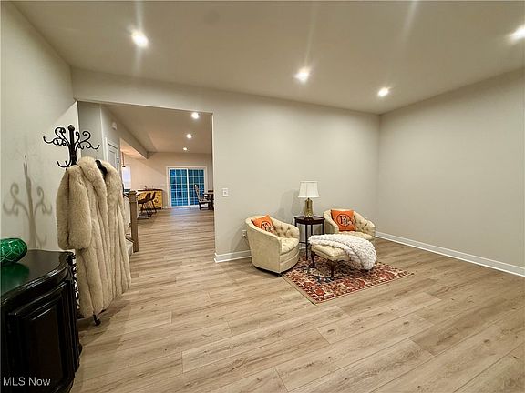 4th image of 6035 Woodland Bend Dr