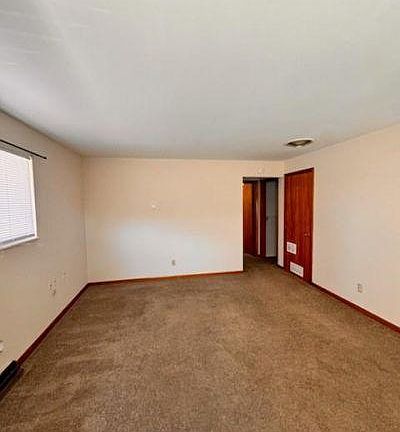 3rd image of 11 W Parkwood Dr