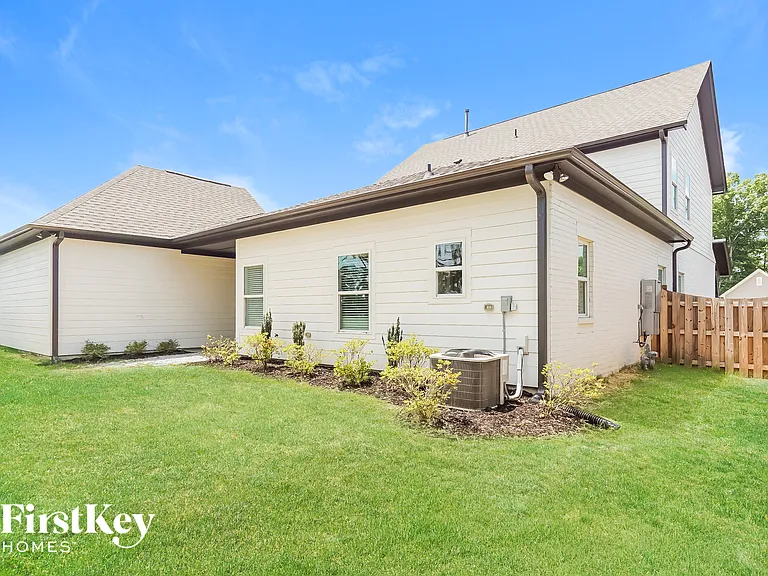1052 Crestview Rdg — Photo 15