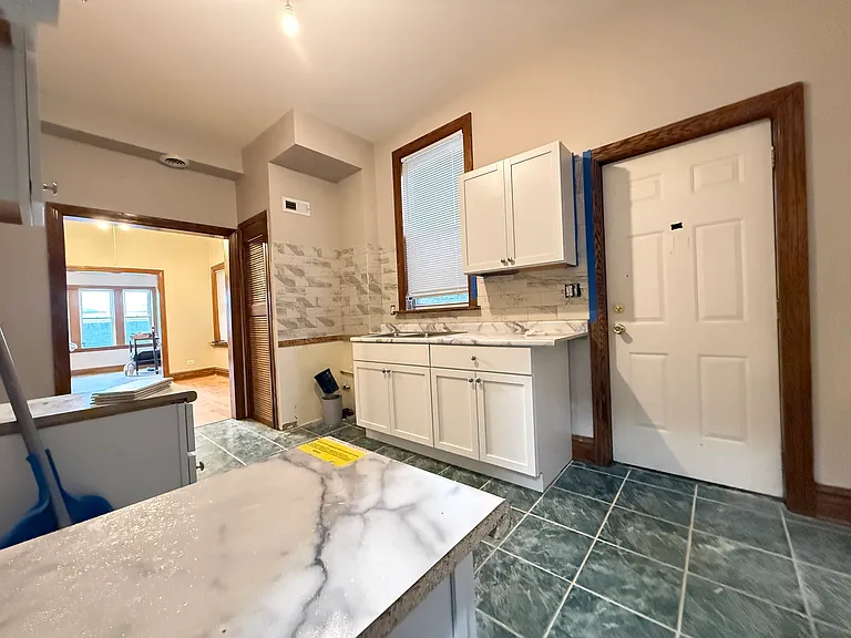 2042 W Chicago Ave #3F — Photo 6