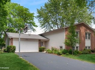 489 Ridgewood Ln, Buffalo Grove, IL 60089