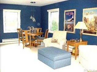 52 Rustic Gate Ln, Dix Hills, NY 11746