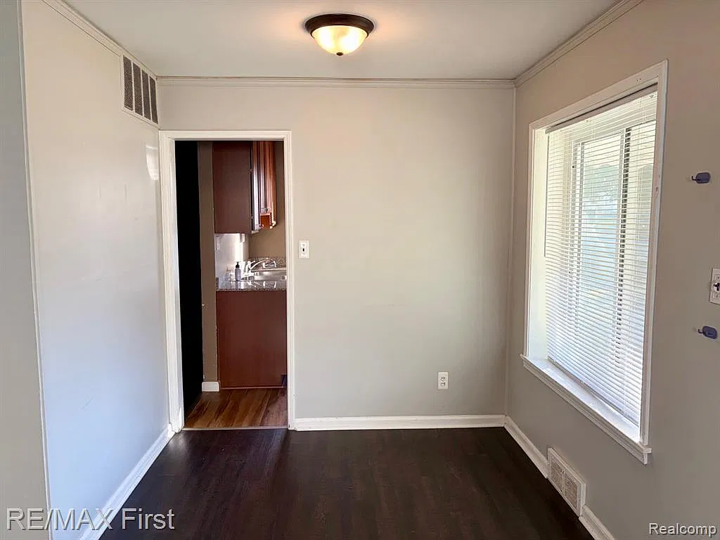 2 bed, 1.0 bath, 914 sqft, $1,450 — Photo 3