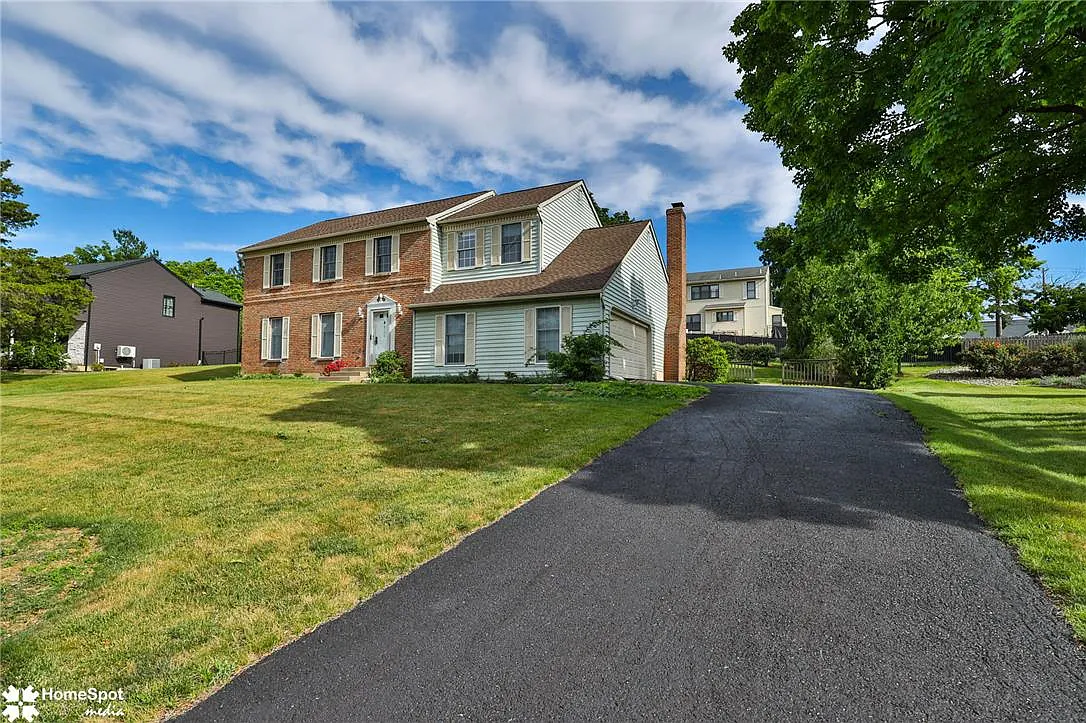 4 bed, 2.5 bath, 2584 sqft, $3,250 — Photo 4