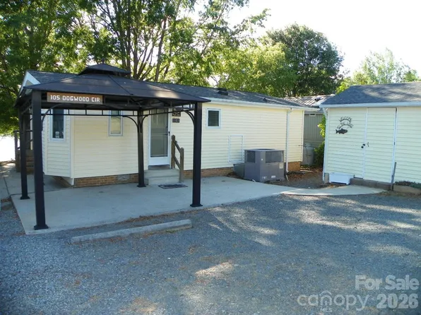 105 Dogwood Cir, New London, NC 28127