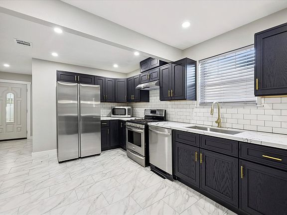 4th image of 378 Alabama Ave