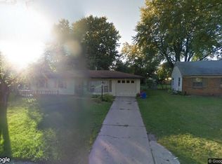23 Circle Dr W, Montgomery, IL