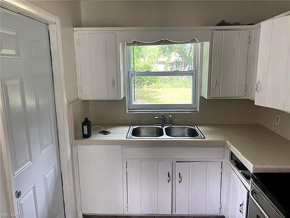 2nd image of 3027 Calvin Blvd