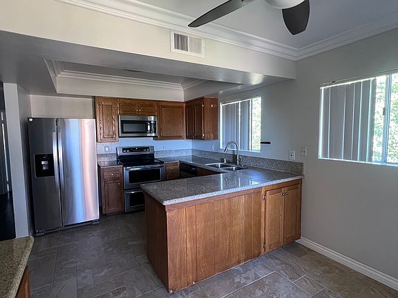 5th image of 6860 Hyde Park Dr Unit E