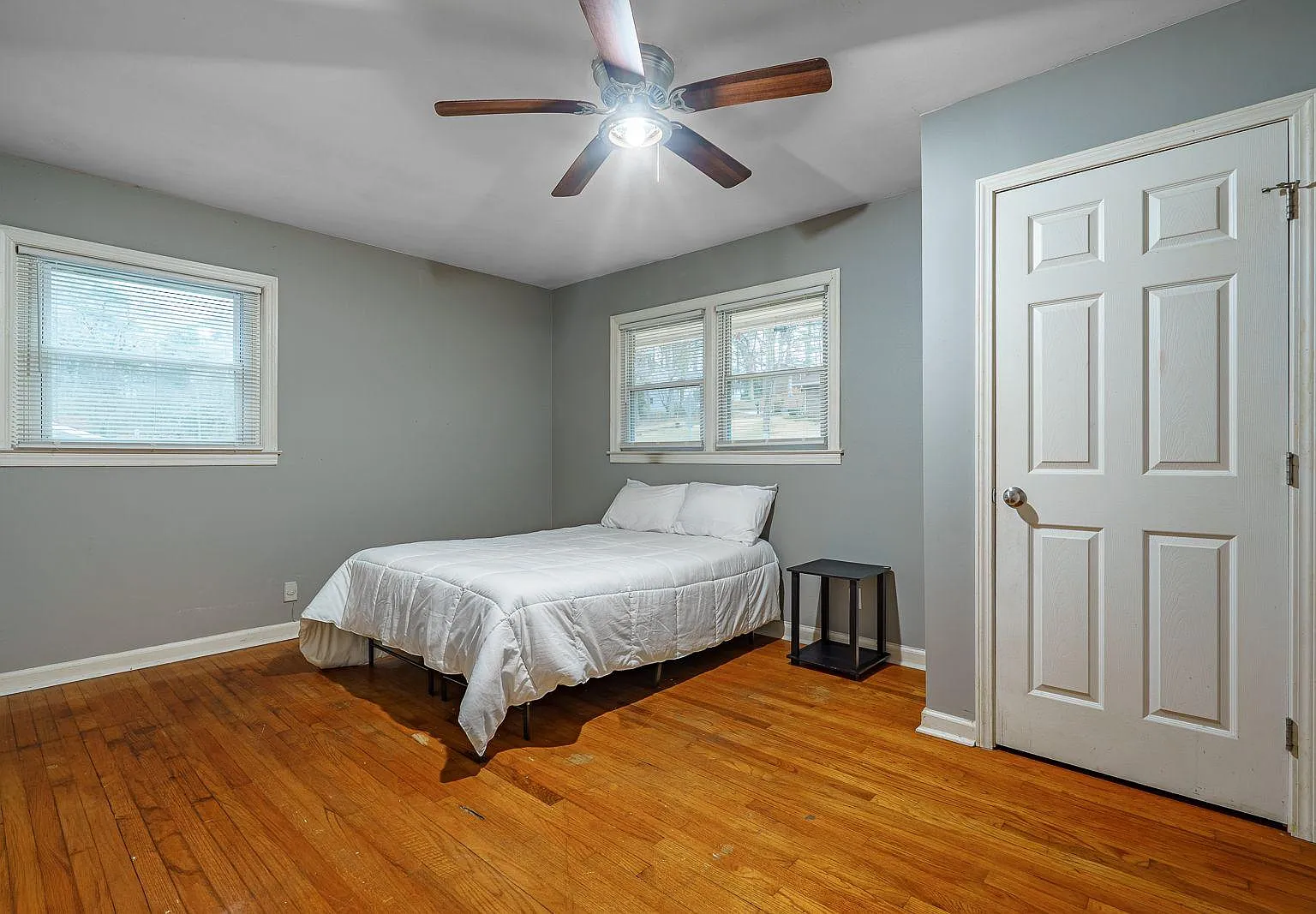 4 bed, 2.5 bath, 1420 sqft, $784 — Photo 1