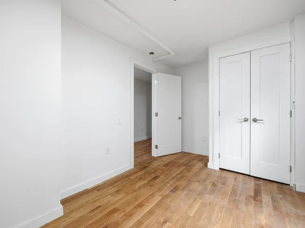 215 Schaefer Street image 11 of 18