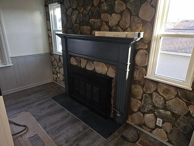 1215 Homedale Ave NW — Photo 5