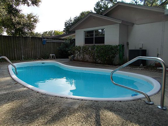 2nd image of 1403 Vinemont Dr