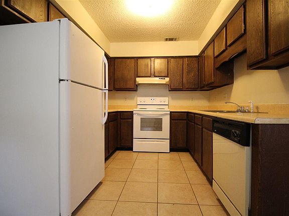 5th image of 5815 Princeton Dr #D