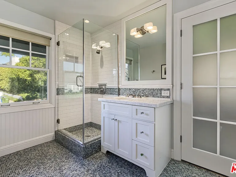 2855 Club Dr — Photo 36