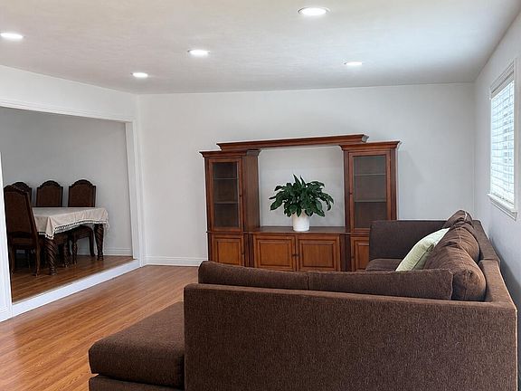 5th image of 44332 Kirkland Ave