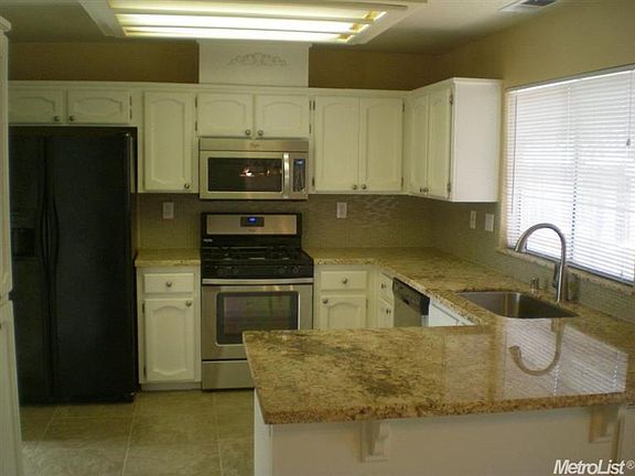3rd image of 8509 Thornbury Dr